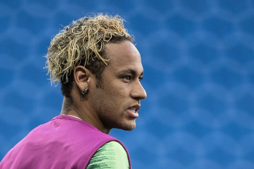4 Foto Neymar  dengan model rambut  baru seperti bakmi