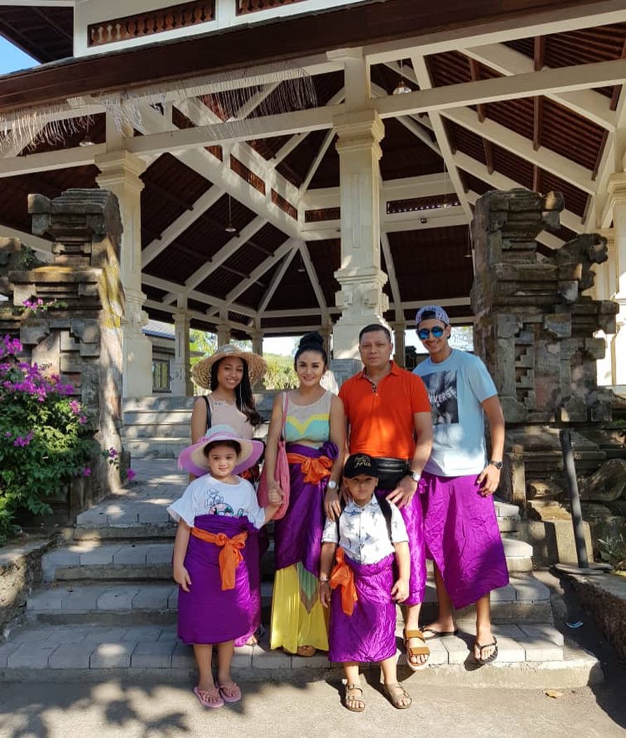 Momen 6 seleb habiskan libur Lebaran bersama keluarga, seru dan hangat