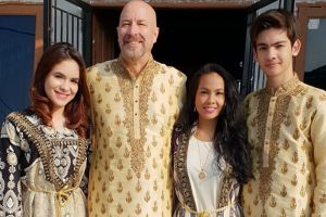 10 Pesona Sapna Husen, ibu pesinetron Stefhani Zamora yang hits abis