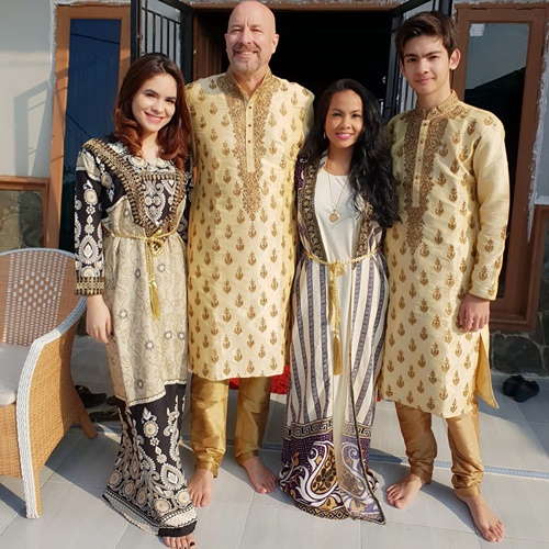 10 Pesona Sapna Husen, ibu pesinetron Stefhani Zamora yang hits abis