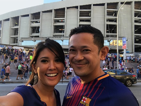 10 Potret Titi Rajo Bintang & suami saat liburan, nikah rasa pacaran