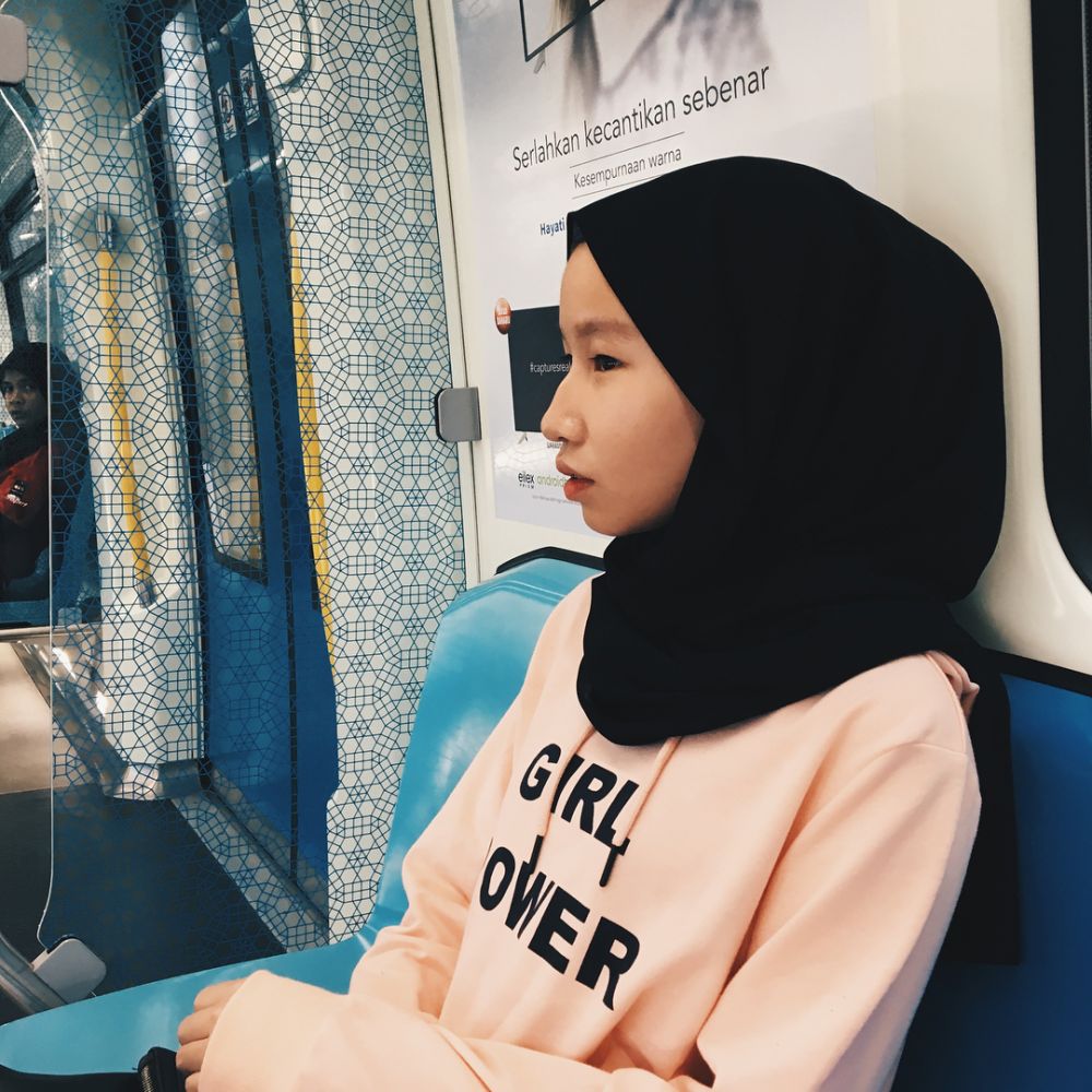 9 Pesona Nur Iman Safiyah, remaja imut pengusaha hijab asal Malaysia