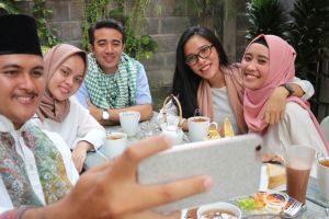 Ditanya jodoh saat Lebaran? Ini 5 cara menjawab yang asyik & tak lebay