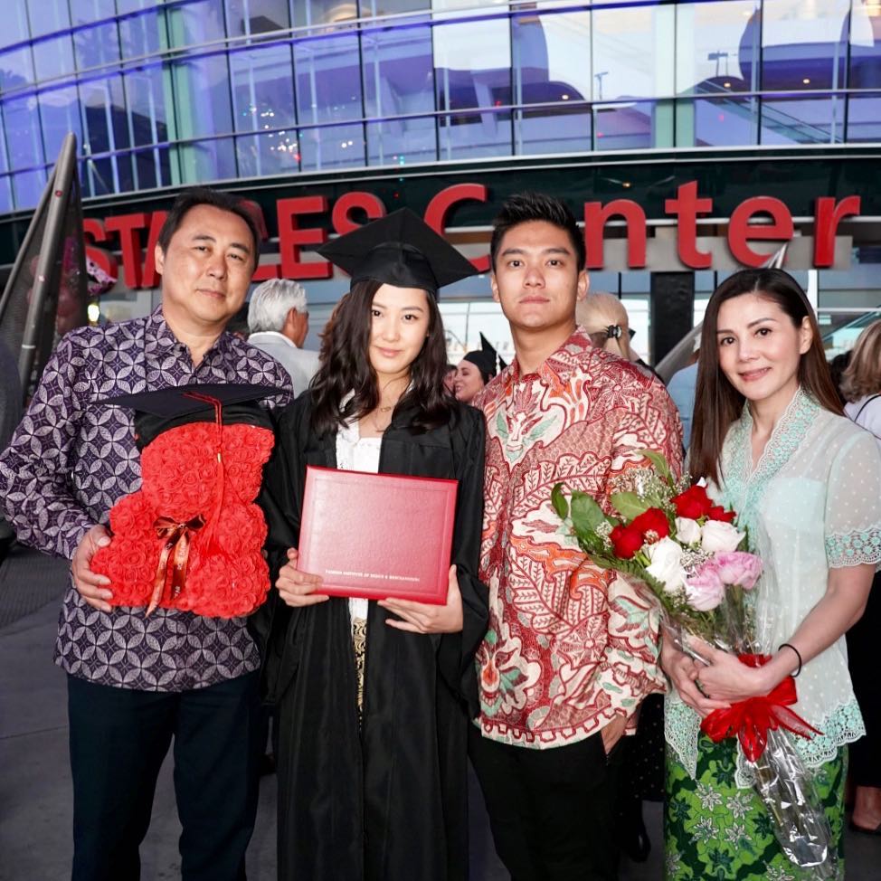 6 Momen keseruan wisuda Karen Vandela, pacar Boy William yang manis