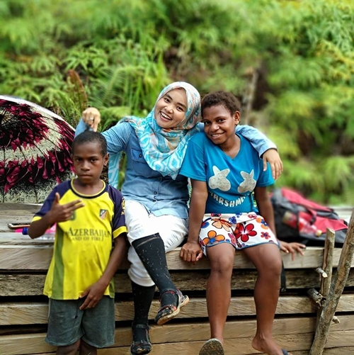 Kisahnya viral, ini 8 potret dokter Amalia pejuang di pedalaman Papua