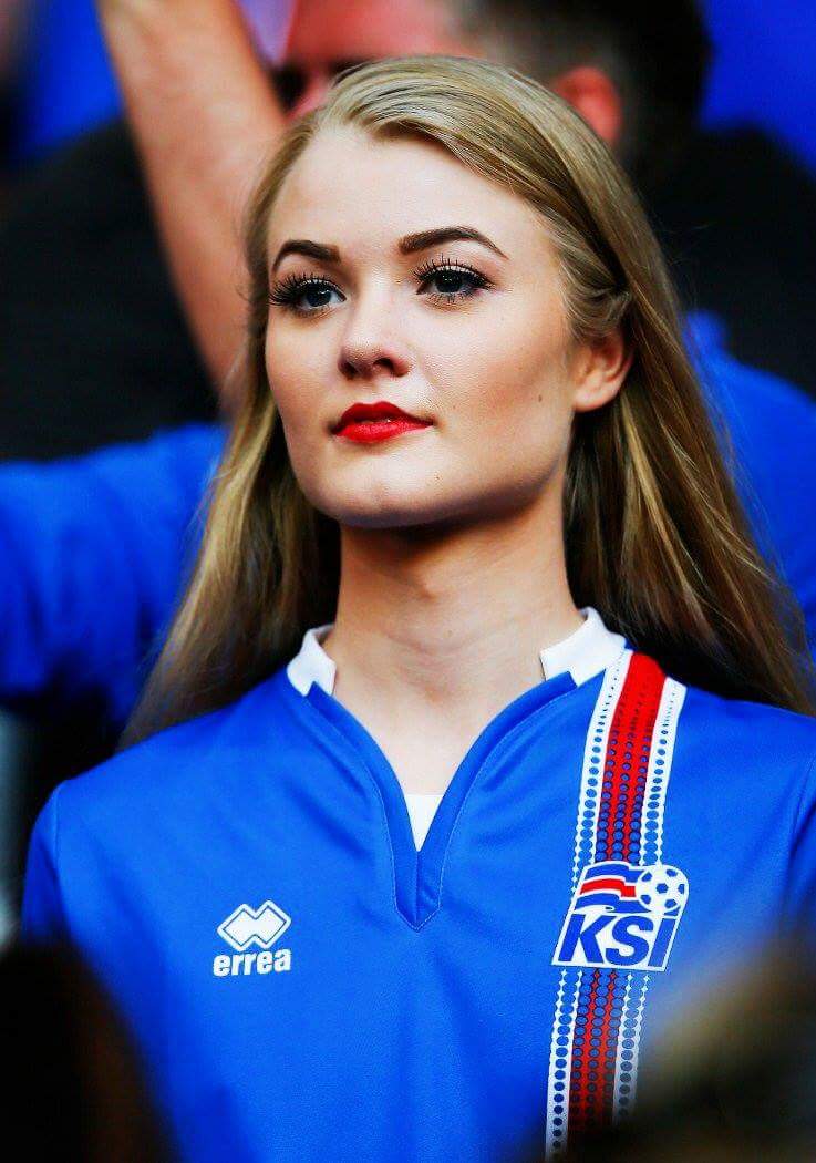 Begini gaya suporter cantik 10 negara peserta Piala Dunia, seksi abis