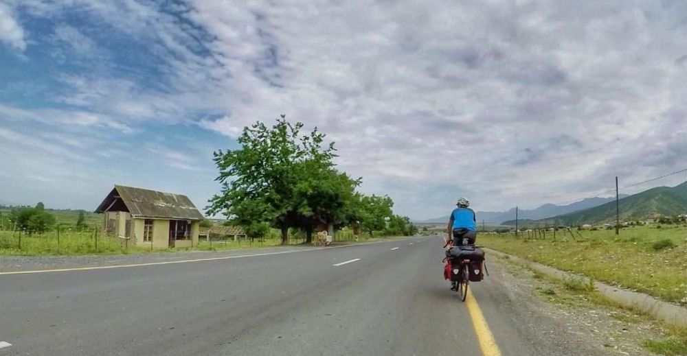 Demi Piala Dunia, pria ini rela tempuh jarak 4.000 km dengan bersepeda