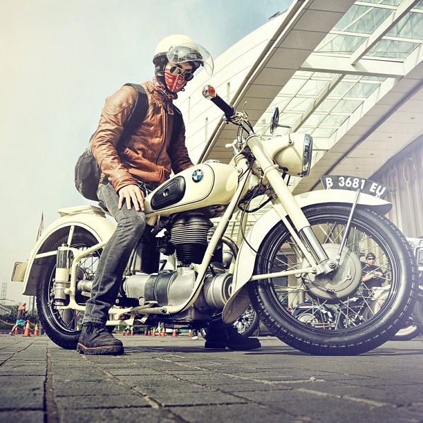 Ganteng maksimal, ini 8 aksi Dikta Yovie & Nuno saat naik motor gede