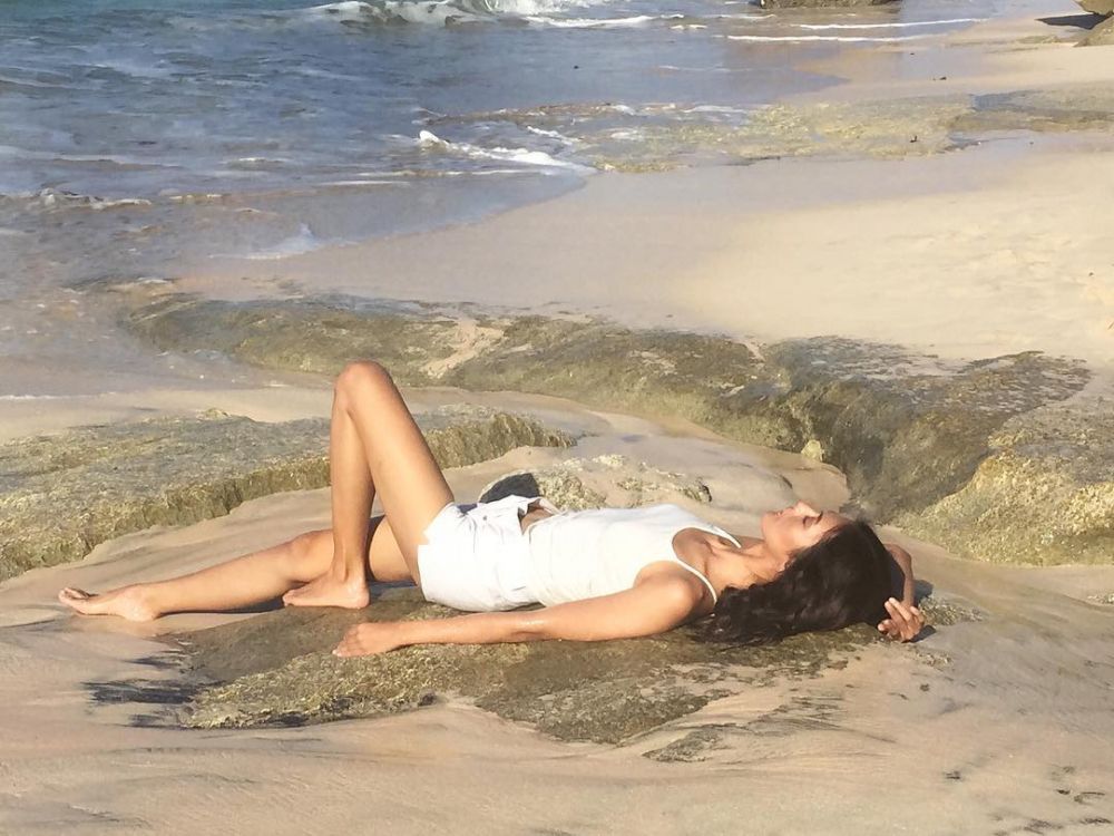 8 Pose cantik Paula Verhoeven saat pamer paha, bikin panas dingin