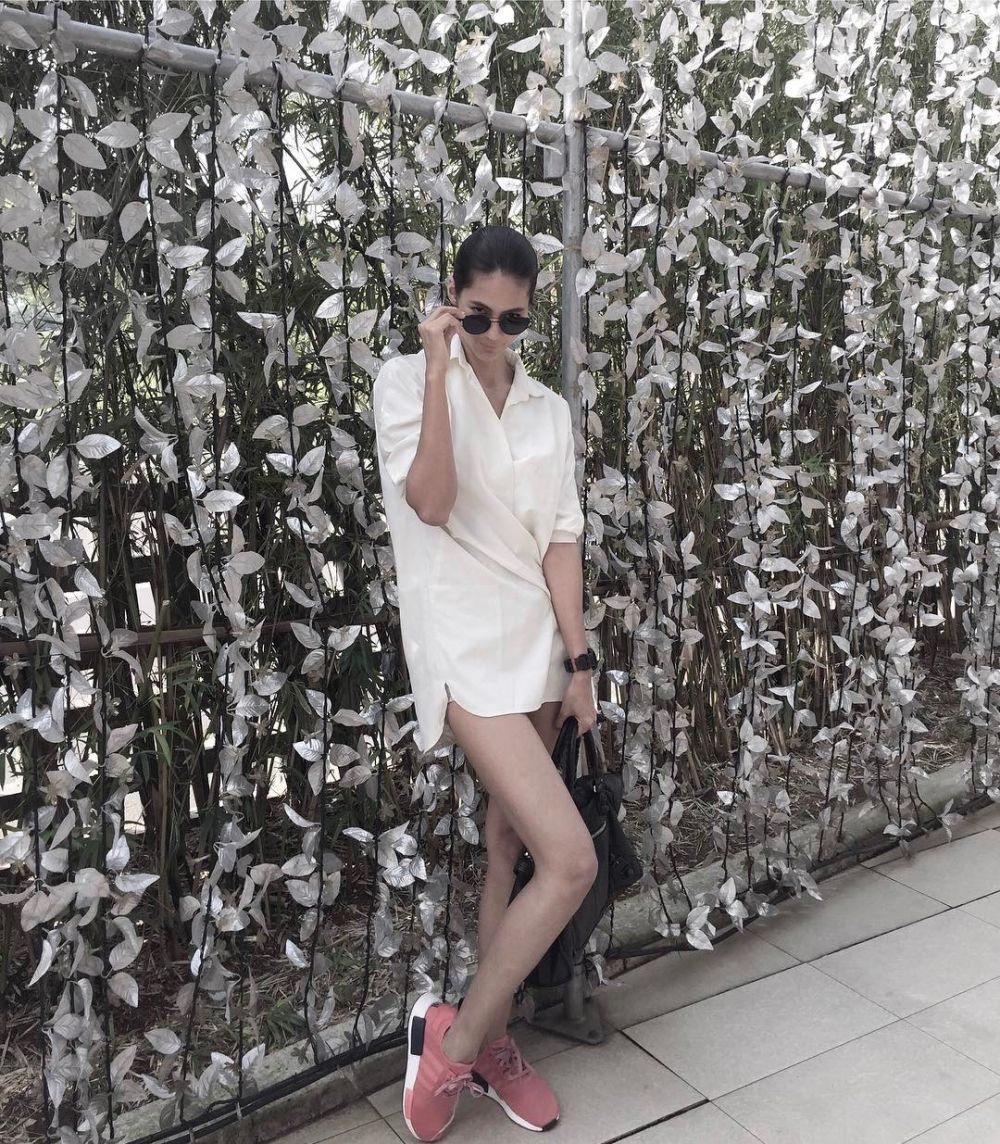 8 Pose cantik Paula Verhoeven saat pamer paha, bikin panas dingin