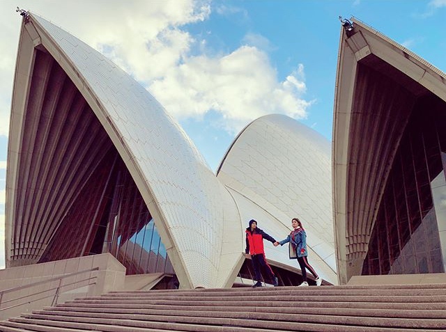 10 Potret kemesraan Billy Syahputra dan Hilda liburan di Australia