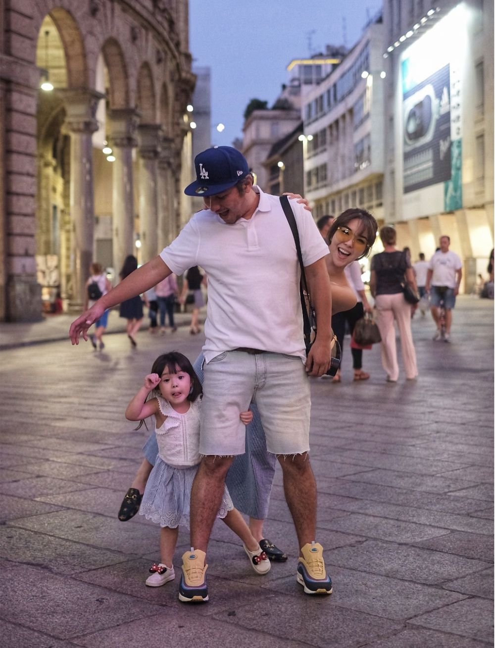 Kompak abis, begini 10 potret liburan keluarga Gading Marten di Italia