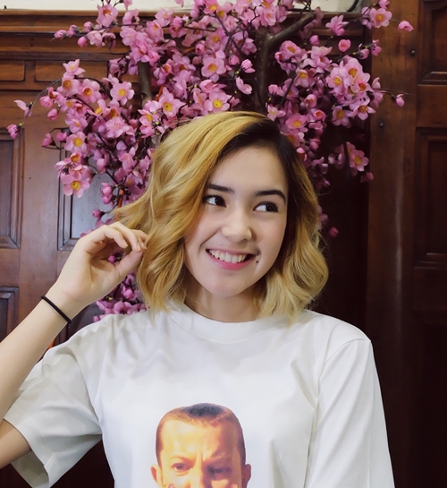 Potong rambut pendek, 10 gaya terbaru Beby Tsabina ini imut banget