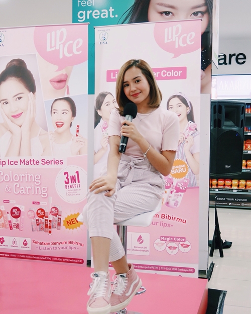 Potong rambut pendek, 10 gaya terbaru Beby Tsabina ini imut banget