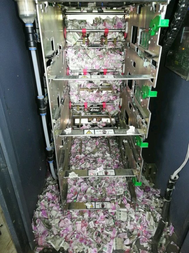 Bukan dirampok, uang Rp 253 juta dalam ATM ini habis digerogoti tikus