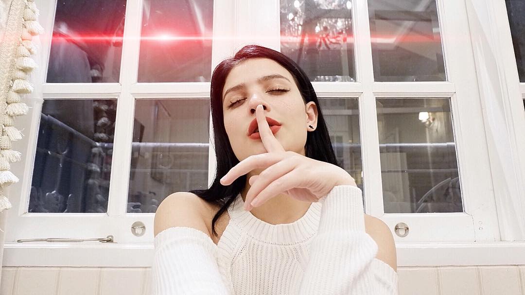 10 Pesona Brina Shabyna, istri Ricky Komo yang bule & flawless abis