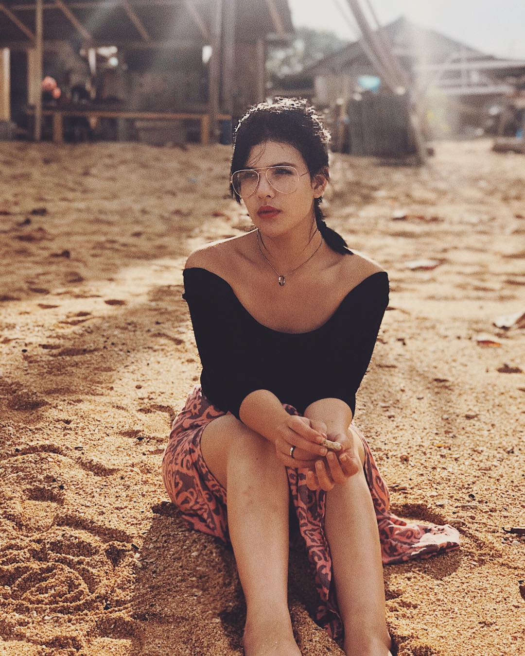 10 Pesona Brina Shabyna, istri Ricky Komo yang bule & flawless abis