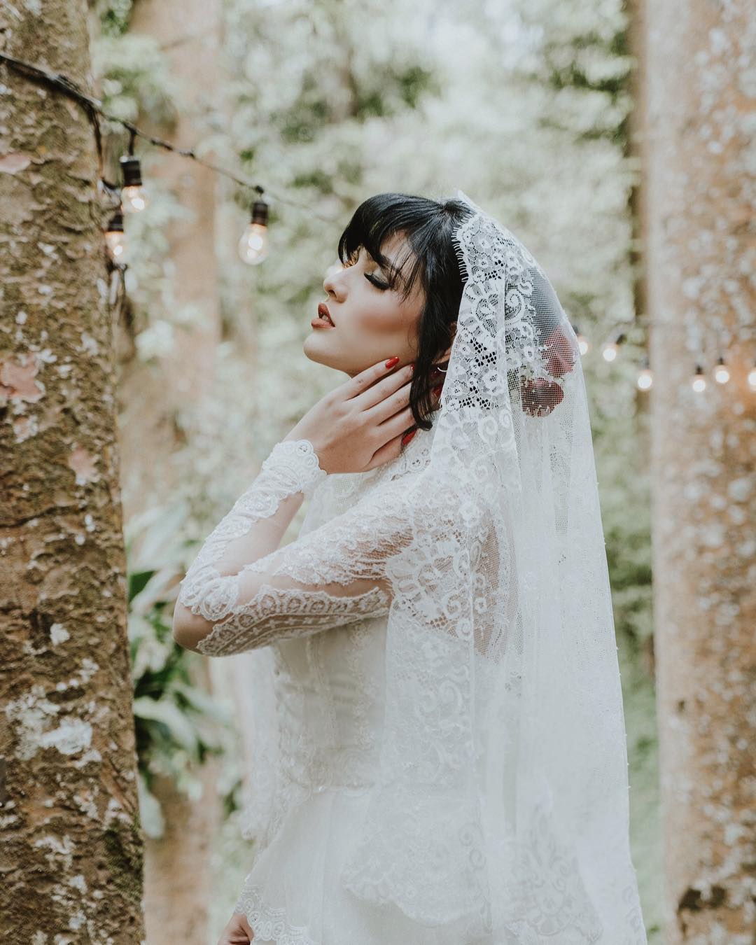 10 Pesona Brina Shabyna, istri Ricky Komo yang bule & flawless abis