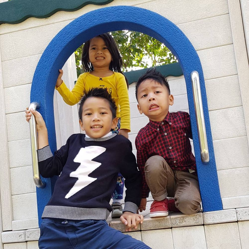 7 Momen ceria tiga anak Imam Darto saat liburan, kocaknya turunan