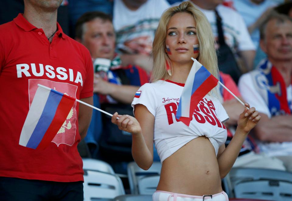 7 Pesona Delillah G, suporter seksi Rusia yang ternyata bintang porno