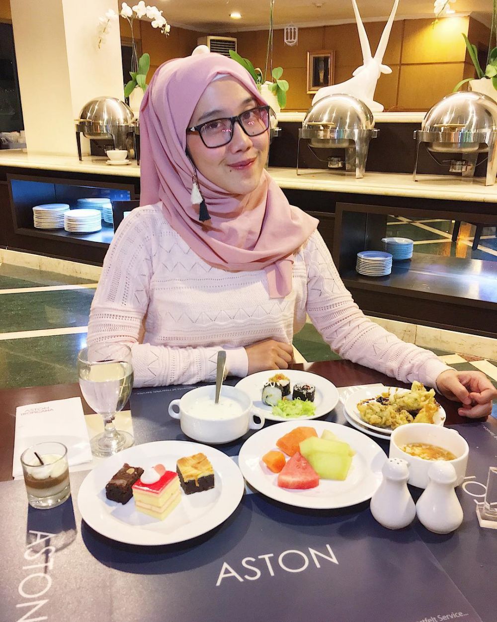 10 Pesona Phopira, PNS nyentrik yang hobi bermain skateboard