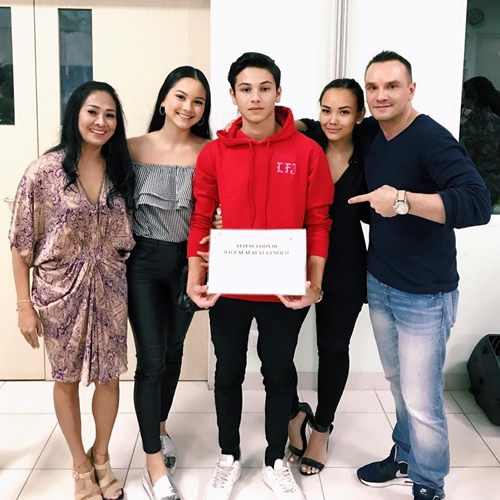 10 Pesona eksotis Alexandra Daguise, kakak Alyssa kekasih Al Ghazali