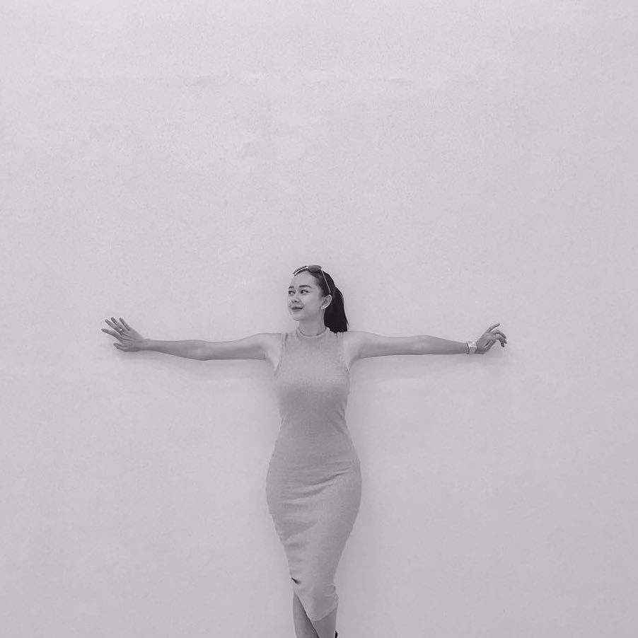 Makin seksi dan memesona, ini gaya Aura Kasih kenakan gaun ketat