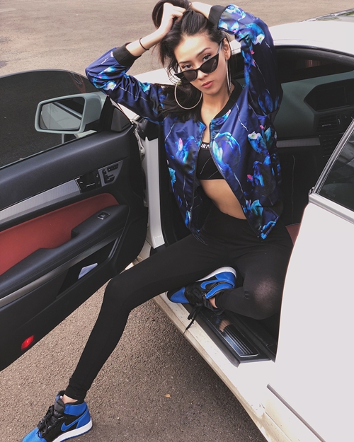 Gaya foto disindir selebgram, ini 10 pose Anya Geraldine pamer ketiak