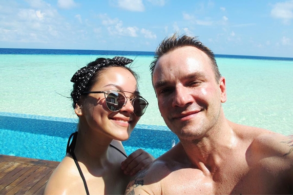 10 Pesona ayah Alyssa Daguise, nggak kalah tampan dari Al Ghazali