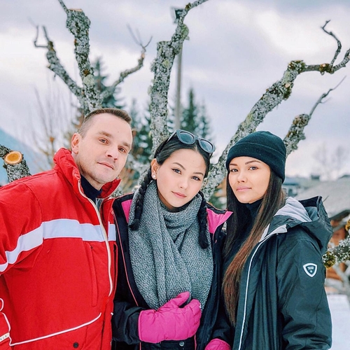 10 Pesona ayah Alyssa Daguise, nggak kalah tampan dari Al Ghazali