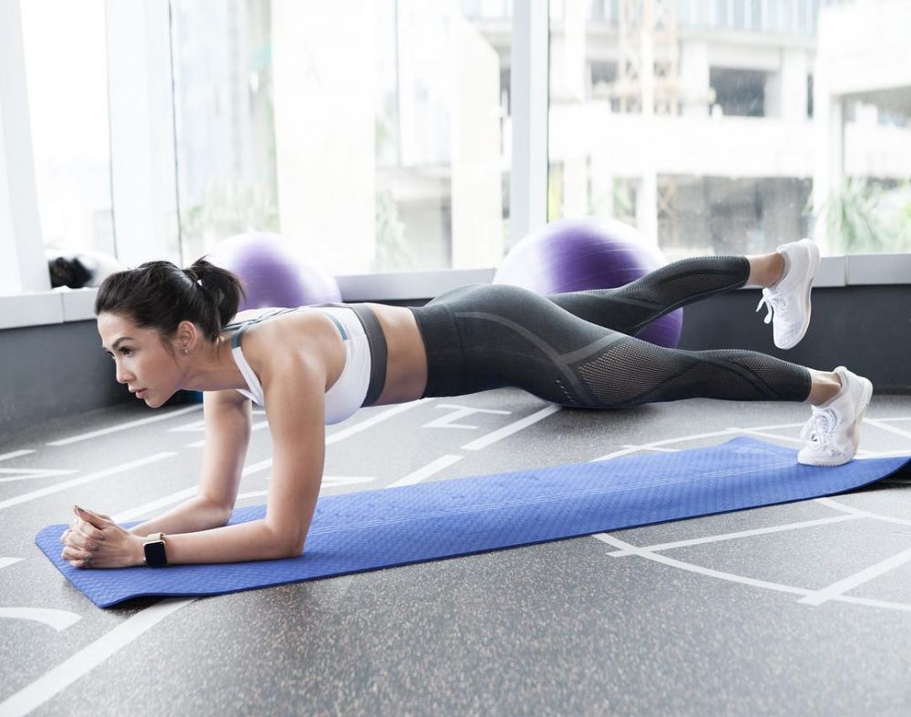 10 Gaya Andrea Dian saat olahraga ini bikin ikut keringetan