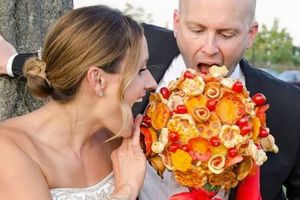 Bukan bunga, buket pernikahan ini antimainstream & bisa dimakan