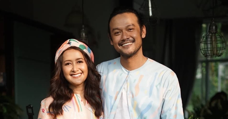 Tidur di pesawat, penutup mata yang dipakai Dwi Sasono ini bikin geli