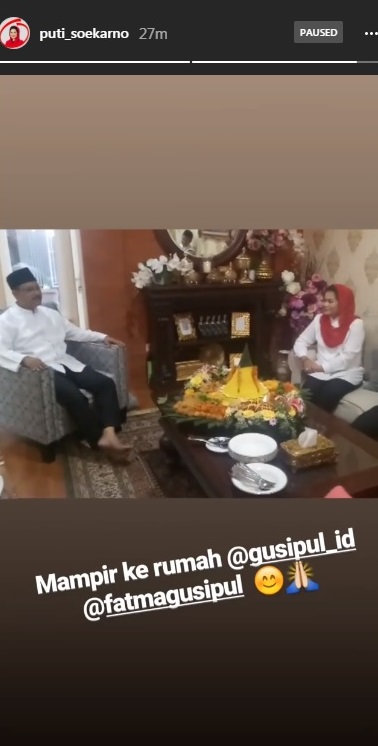 Temani Risma nyoblos, begini gaya Puti Soekarno saat ke TPS