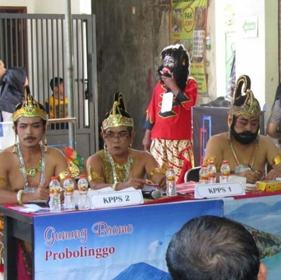 Begini penampilan nyentrik panitia pemungutan suara di 7 TPS