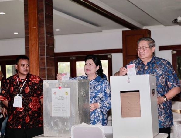 Gunakan hak pilihnya, ini 8 momen kekompakan keluarga SBY saat nyoblos