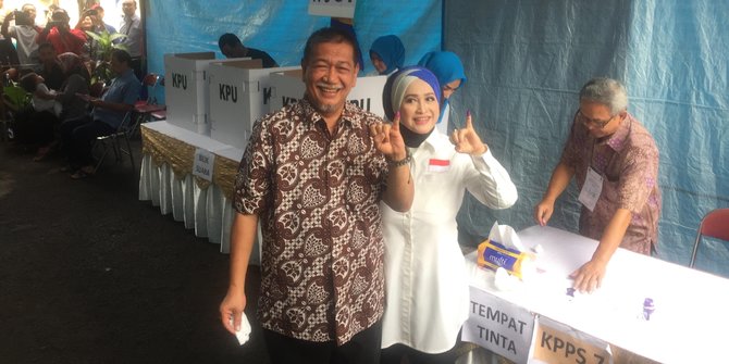 Begini beda gaya calon gubernur Jawa Barat saat mencoblos di TPS