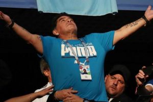 Acungkan aksi jari tengah, ternyata ini sasaran Maradona