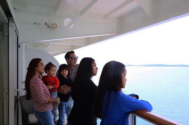 10 Potret liburan Andhika Pratama & Ussy di kapal pesiar, seru banget