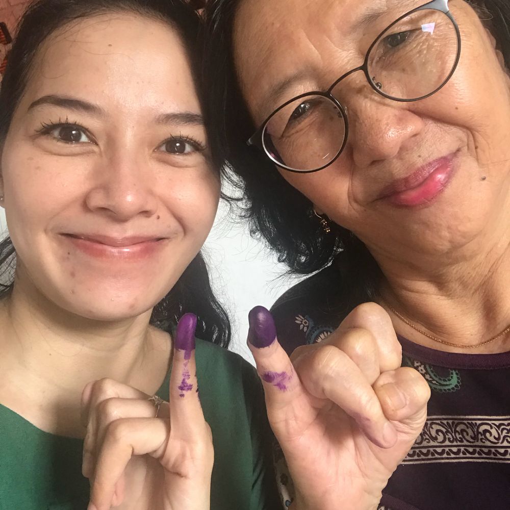 8 Seleb asal Jabar unggah momen seru pasca nyoblos di TPS