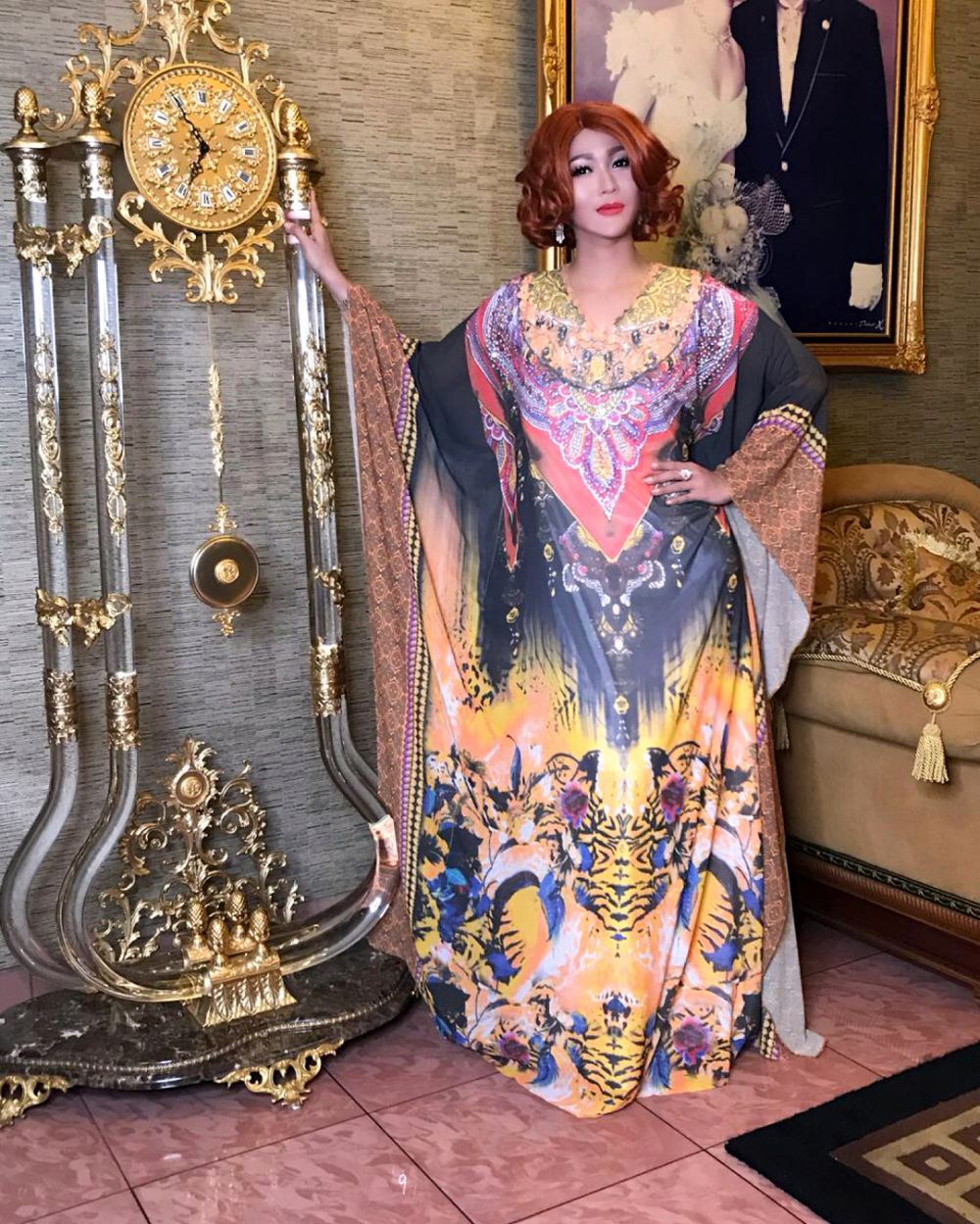 10 Pesona Inul Daratista dengan kaftan, posenya anggun