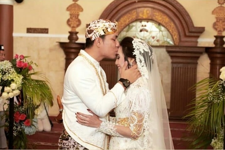 Sah! Begini 10 momen pernikahan Rizal Armada & Monica Imas