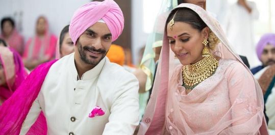 Tak pandang usia, 7 aktris Bollywood ini punya pasangan lebih muda