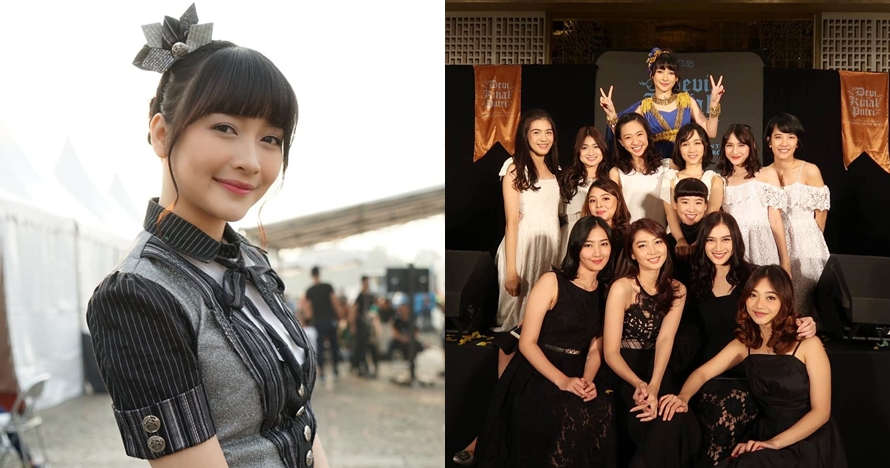 10 Potret kelulusan Kinal dari girlband JKT48, tangis haru pecah