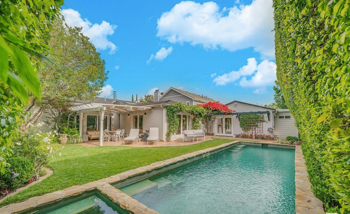 8 Potret rumah mewah Selena Gomez yang dijual seharga Rp 39 miliar