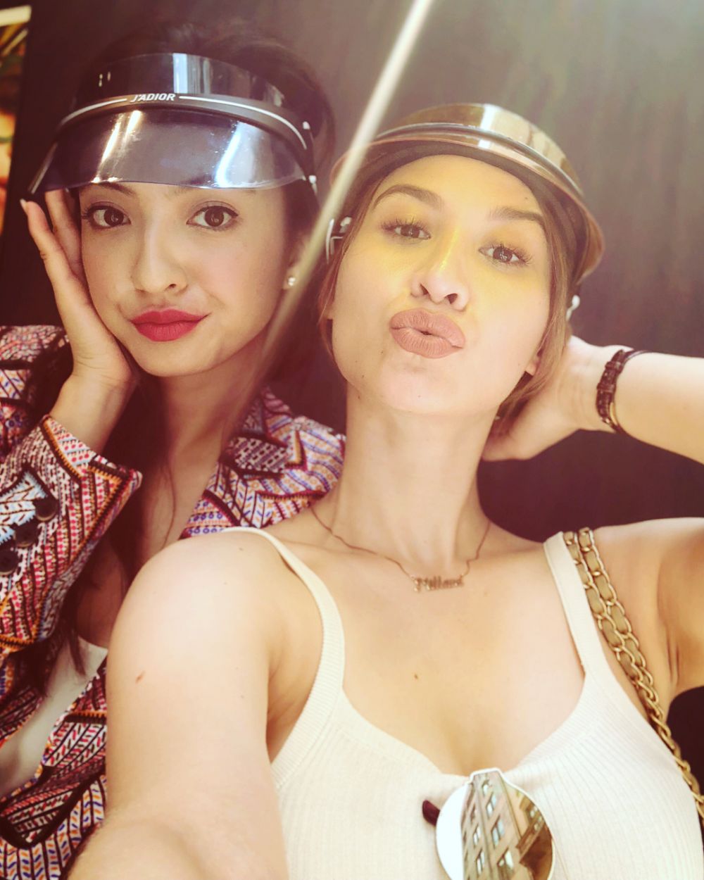 Bikin iri, ini 10 gaya liburan Raline Shah di Italia yang kece abis