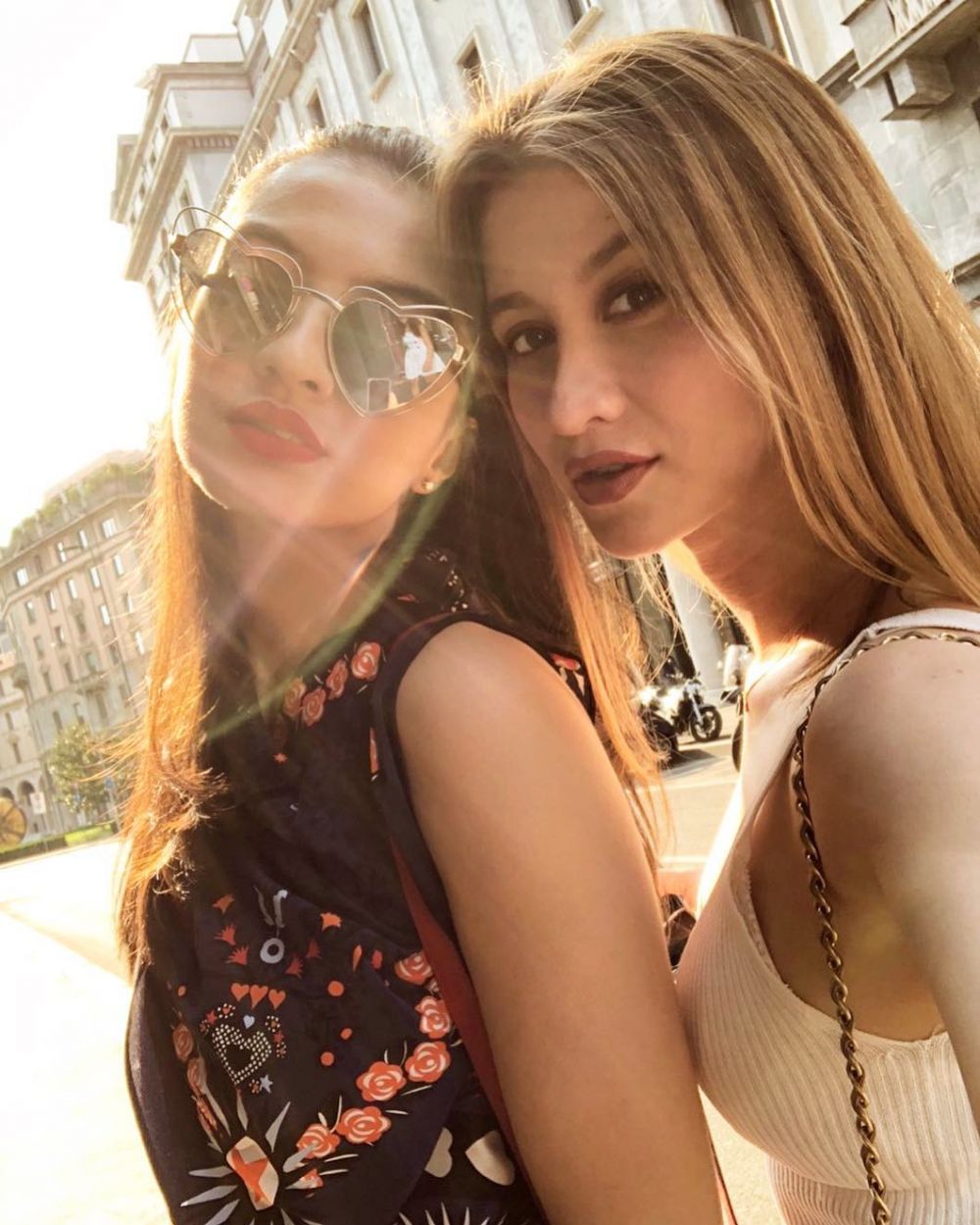 Bikin iri, ini 10 gaya liburan Raline Shah di Italia yang kece abis