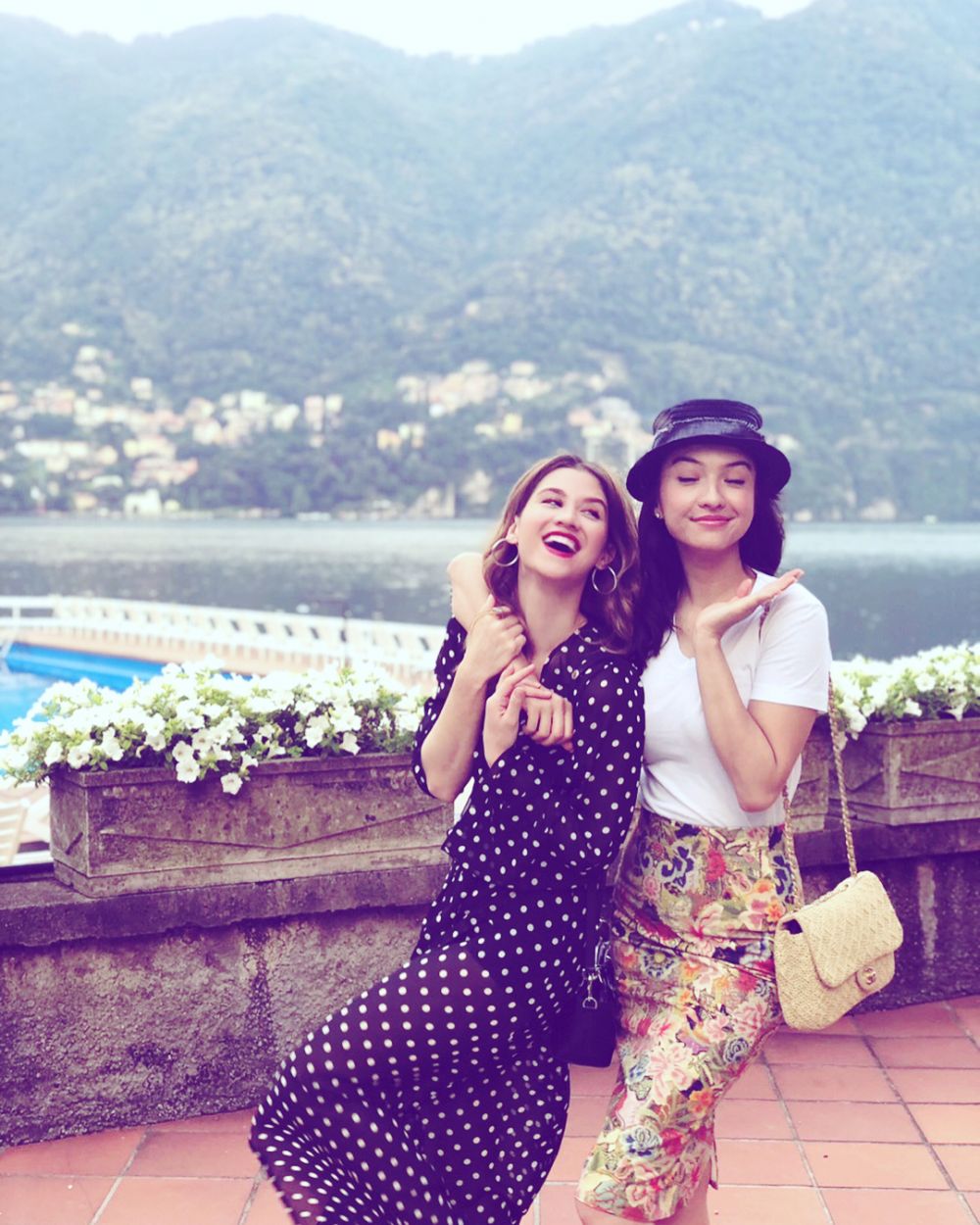 Bikin iri, ini 10 gaya liburan Raline Shah di Italia yang kece abis