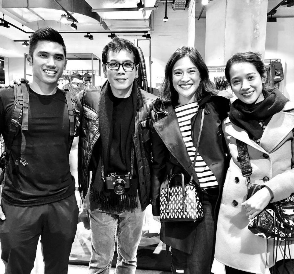 Foto bareng, Dian Sastro dan Gista Putri bak saudara kembar