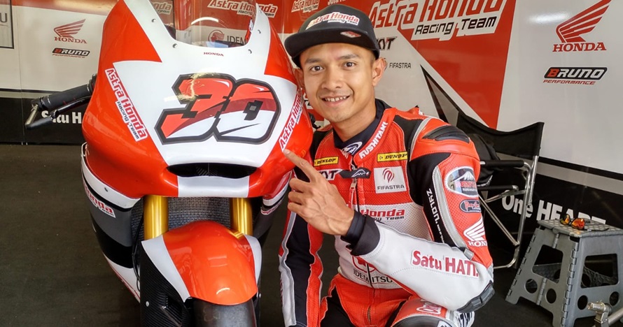 10 Gaya kece Dimas Ekky Pratama, pembalap Indonesia di Moto2 Barcelona
